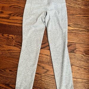Athleta salutation stash pocket II soft luxe tight size small gray